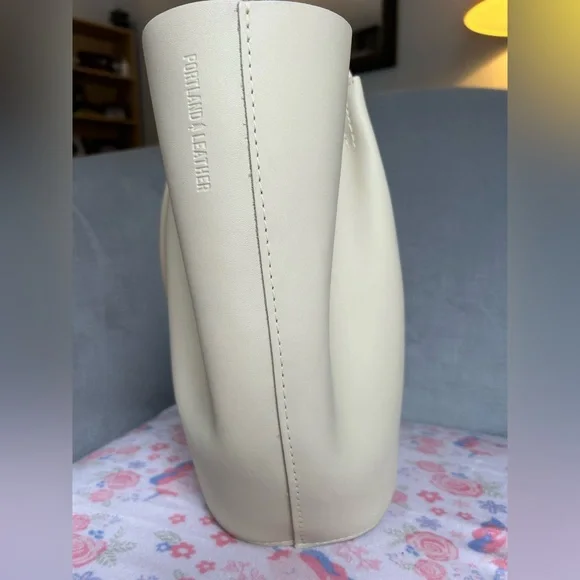 Portland leather large Devan in Bone - Picture 5 of 7